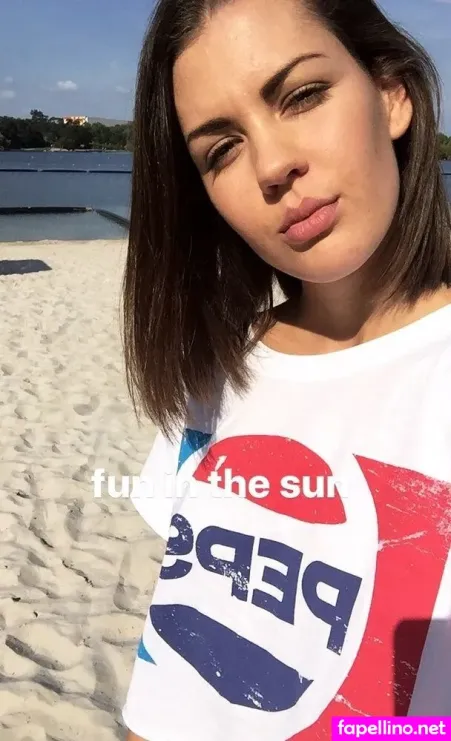 Anna Lea Mende OnlyFans Thumbnail #7zQK5oOF8t