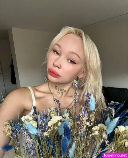 Anna Mariie OnlyFans Thumbnail #LBMKYkHYWg