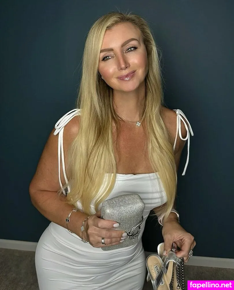 aniuta_777 Nude Leaked OnlyFans Photo #5WqWLSXdZv