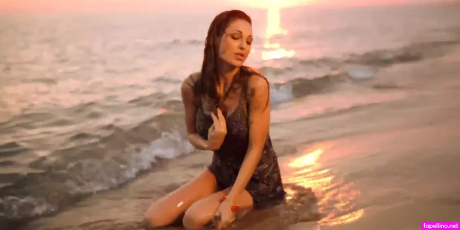 Anna Tatangelo OnlyFans Thumbnail #5o1NkBbl9F