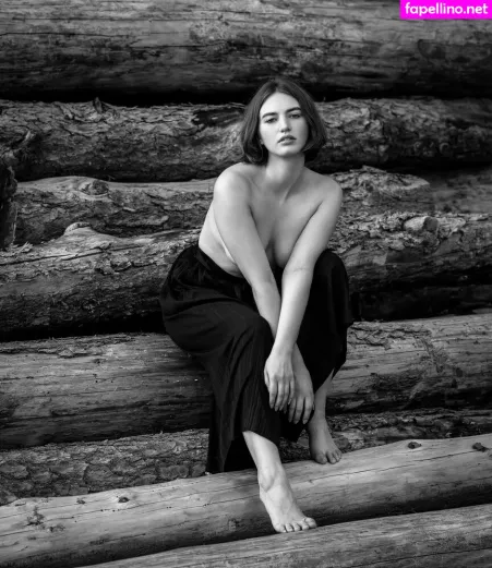 Anna Tauber OnlyFans Thumbnail #hkR4vZ2TXd