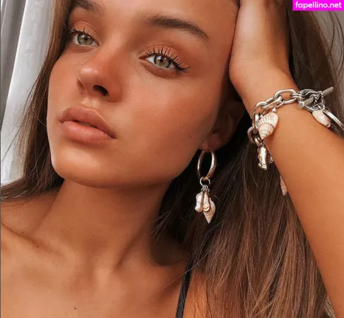 Anna Zak OnlyFans Thumbnail #DQhqkAZsjb