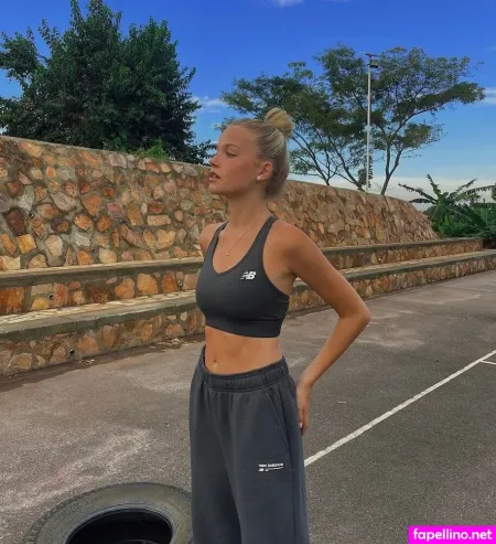 Annaa Aurelia OnlyFans Thumbnail #TLmeVNOXkw