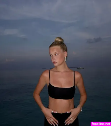 Annaa Aurelia OnlyFans Thumbnail #l8FdsUgGap