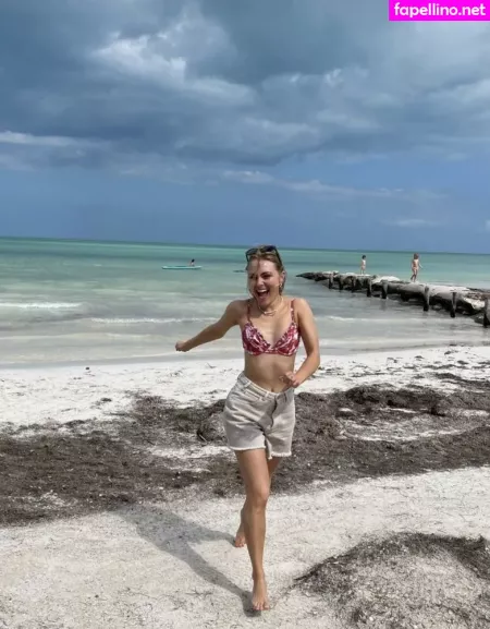 Annasophia Robb OnlyFans Thumbnail #9NTQoL8bF3
