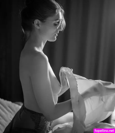 Anne Aus Der Goldstadt 1 OnlyFans Thumbnail #eWUonYW5WK