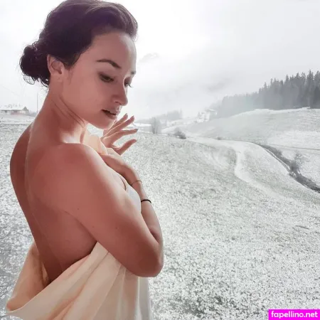 Anne Bodykiss OnlyFans Thumbnail #r1EjGqNWct
