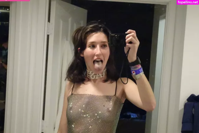 Anne Frank OnlyFans Thumbnail #FJOvkjbzta