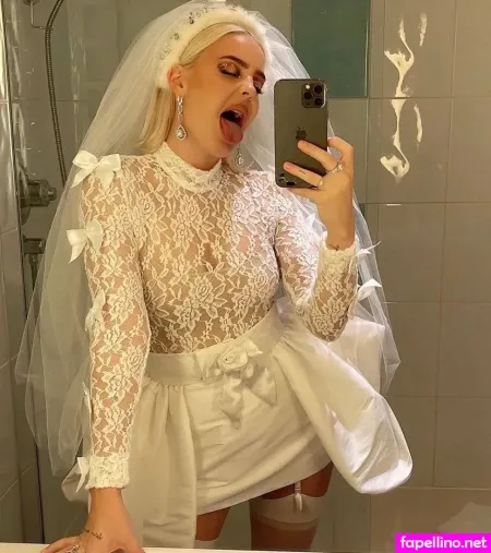 Anne Marie Rose Nicholson OnlyFans Thumbnail #2UZSSSIr6Y