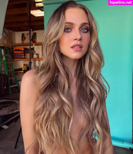 Anne Winters OnlyFans Thumbnail #XzOZMCuPgC