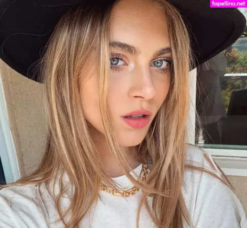 Anne Winters OnlyFans Thumbnail #ZILgvBd0Cb