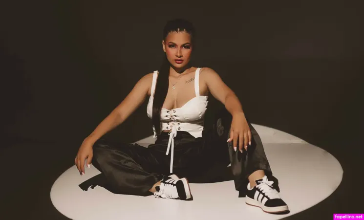 Annedixie OnlyFans Thumbnail #W1n0R9bXyp