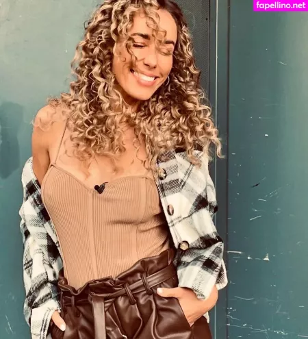 Annemarie Carpendale OnlyFans Thumbnail #DrCBZiWfzf