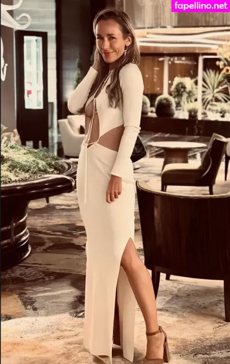 Annemarie Carpendale OnlyFans Thumbnail #e4ehJyBC8A