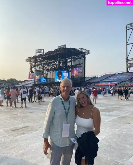 Annie Agar OnlyFans Thumbnail #NEnoHjNfu3