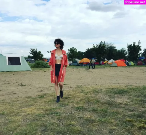 Annie Clark OnlyFans Thumbnail #T6QBcRosNo