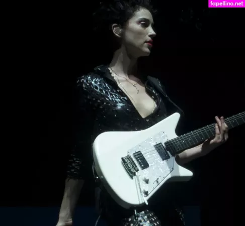 Annie Clark OnlyFans Thumbnail #TyPH25iZc2