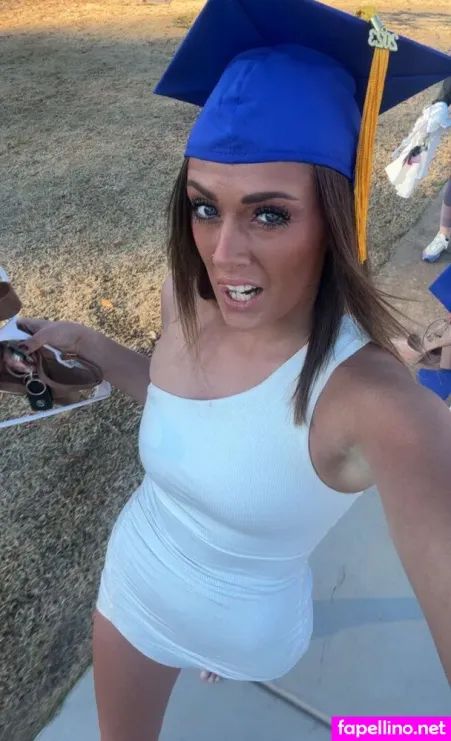 Annie Holesinger OnlyFans Thumbnail #PYyypf8mwE