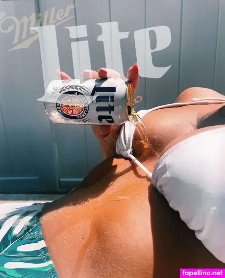 Annie Holesinger OnlyFans Thumbnail #i4xbuuz7Cs