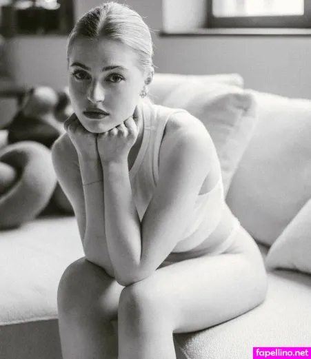 Annie Kate Knowles OnlyFans Thumbnail #AnPtbEWBR0