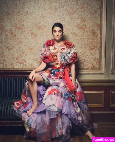 Annie Murphy OnlyFans Thumbnail #2KCotbSNNq