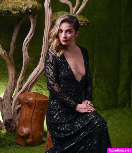 Annie Murphy OnlyFans Thumbnail #IooMU5LuJ4