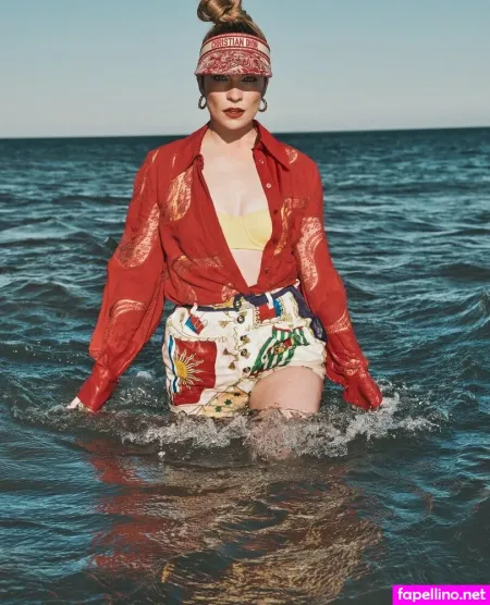 Annie Murphy OnlyFans Thumbnail #qM2iK52Vpw