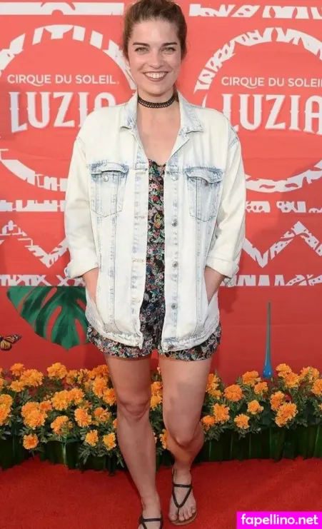 Annie Murphy OnlyFans Thumbnail #tCCIyuwEKs