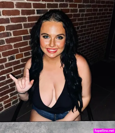 Annie Ruth Burchett OnlyFans Thumbnail #SQtpDR8Hbe