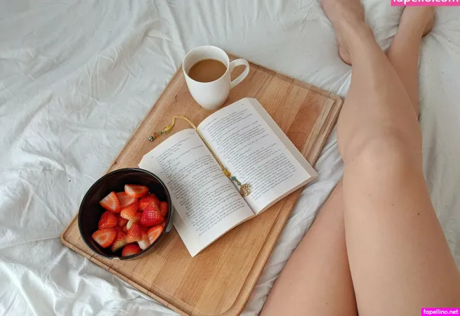 Annie The Foodie OnlyFans Thumbnail #rlXkCcWkZ7
