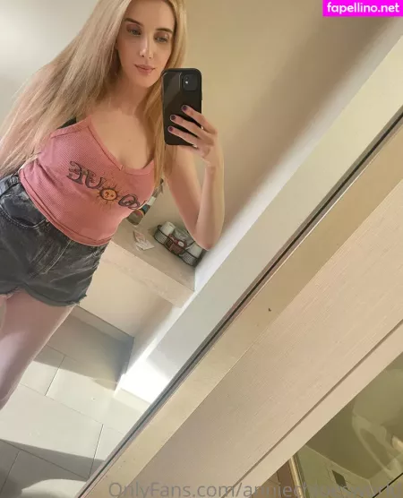 Anniechloesworld OnlyFans Thumbnail #rpZ1YTo9kl