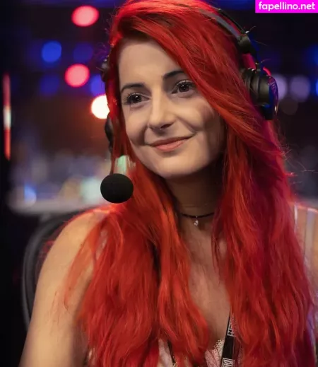 Anniefuchsia OnlyFans Thumbnail #Dy7WUW7fcb