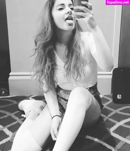 Anniefuchsia OnlyFans Thumbnail #RBXXvfxHAx