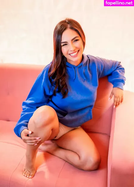 Annieguzman OnlyFans Thumbnail #AT8hWp2YNY