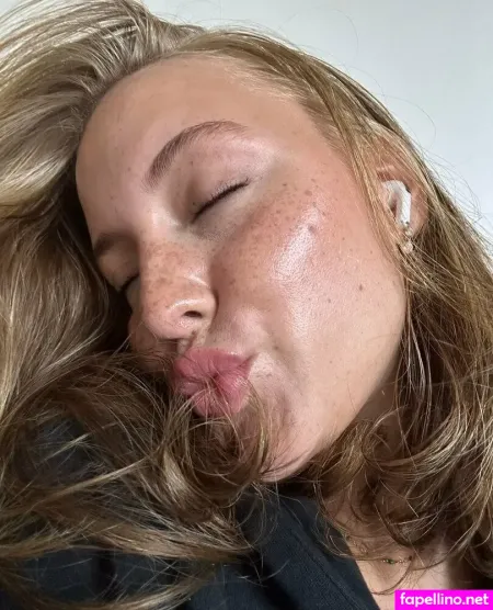 Anniekrobbins OnlyFans Thumbnail #NaYbvdEjox