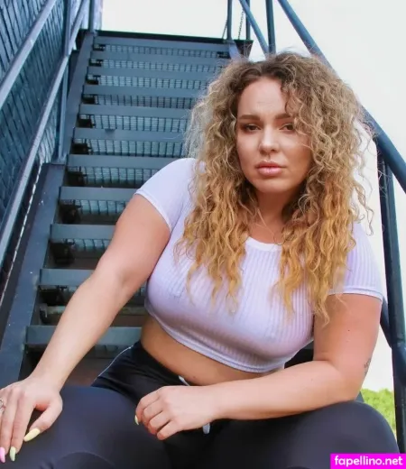 Annikas OnlyFans Thumbnail #GcLR17wBg2