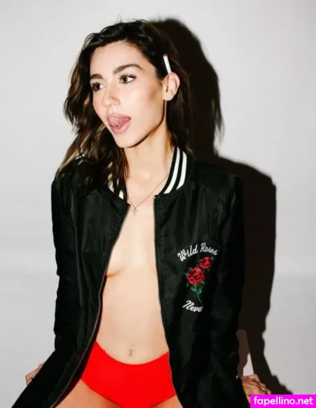 Antoinette Giani OnlyFans Thumbnail #TAV2wKE2OG