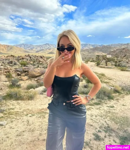 Anuschka Van Lent OnlyFans Thumbnail #4ZDPipUane