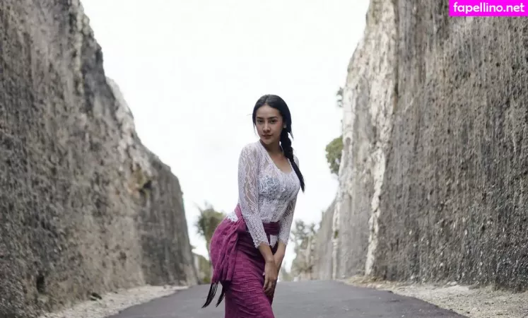 Anya Geraldine OnlyFans Thumbnail #0S37inPX93