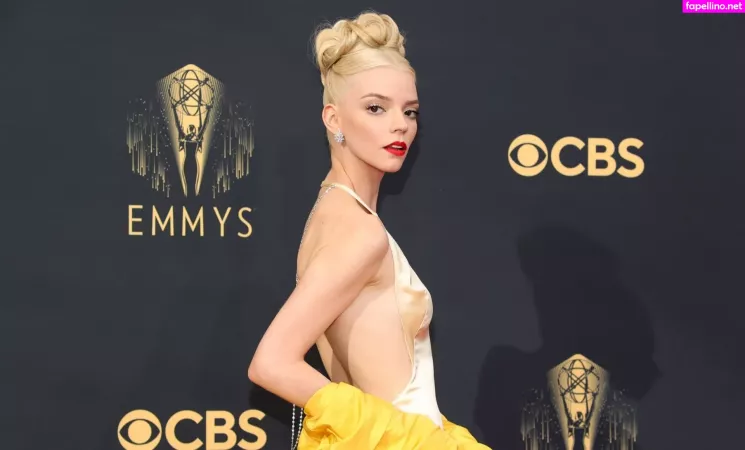Anya Taylor Joy OnlyFans Thumbnail #MbT945UKeh