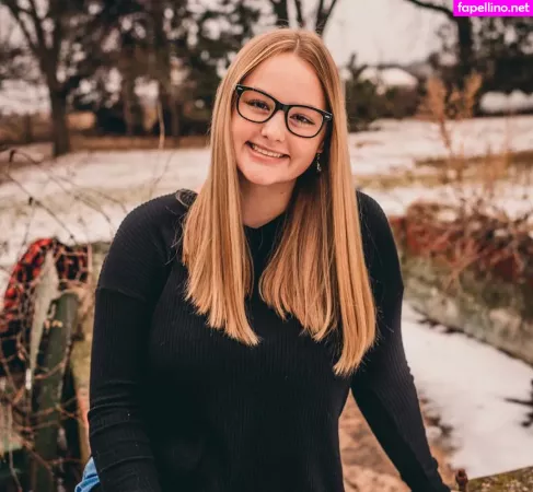 Anya Truax OnlyFans Thumbnail #EG5uxgUHs7