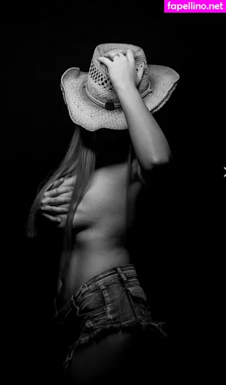 Anya Truax OnlyFans Thumbnail #b6xUQ1QzMQ