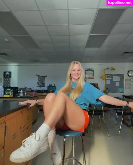 Anya Truax OnlyFans Thumbnail #mcovLxsQ97