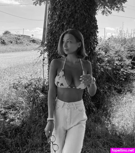 Apoline Perret OnlyFans Thumbnail #0tqRFAtIBP