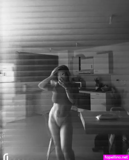 Apoline Perret OnlyFans Thumbnail #QzmkNBwfgA