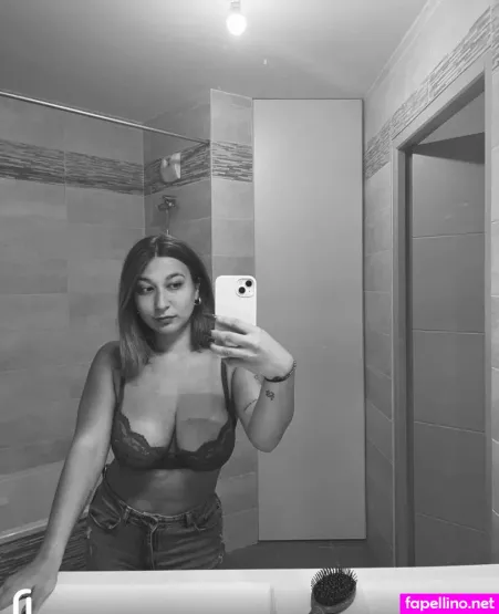 Apoline Perret OnlyFans Thumbnail #RnUcn6lpnF