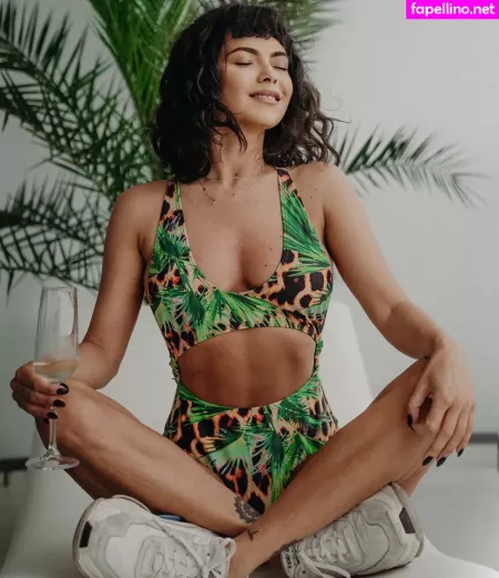 Apostoleanu OnlyFans Thumbnail #Uwy8drNtnz