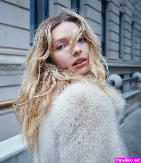 Apple Martin OnlyFans Thumbnail #4AHAzP7Ny8