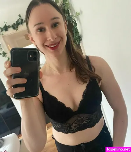 April Jones OnlyFans Thumbnail #6I4O3qqzAQ