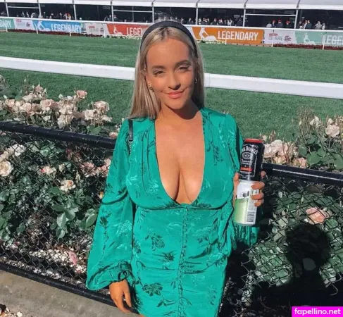 April Tsardakas OnlyFans Thumbnail #jJWrTsdKrA